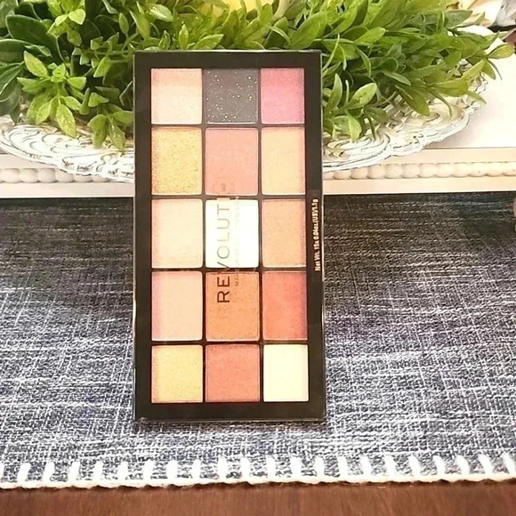 Revolution Reloaded Affection Palette - Picture 1 of 2
